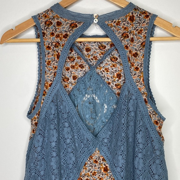 Umber Sleeveless Crochet Floral Dress: Size Small - Picture 5 of 8